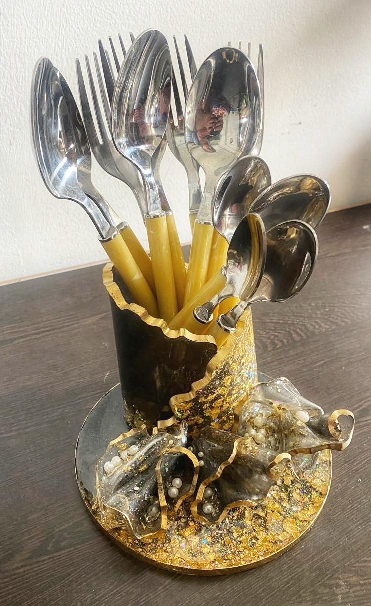 Exquisite resin cutlery stand