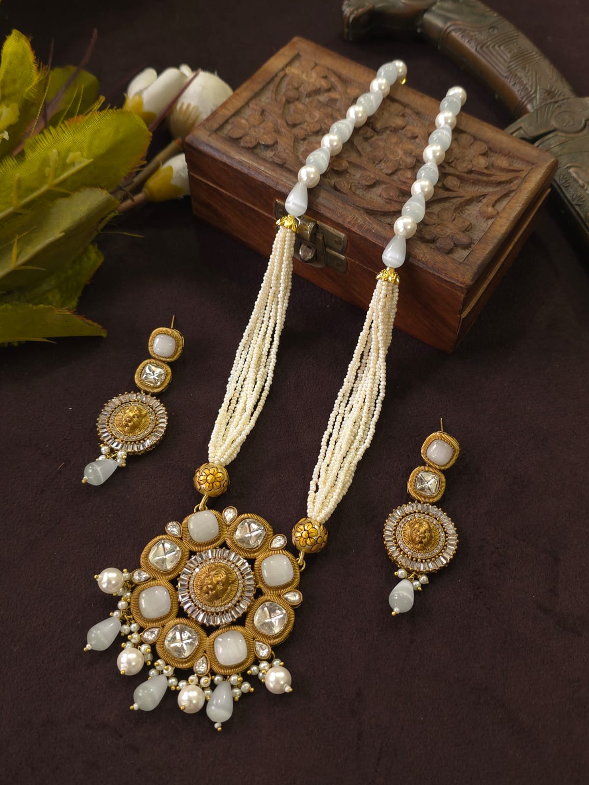 Beautiful Neckline Jewelry Sets No. 18