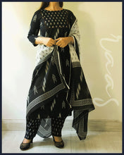 Load image into Gallery viewer, Cotton Block-print Kurta with Pant