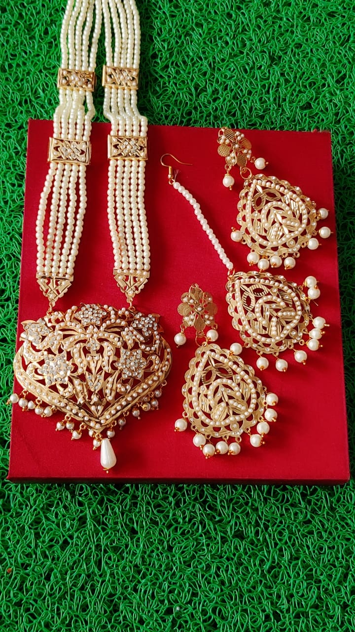 Beautiful Jadau Sets