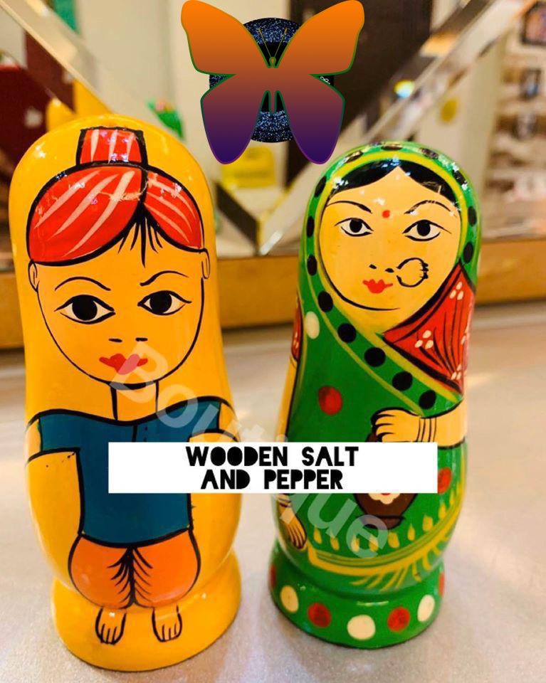 Wooden salt and pepper set