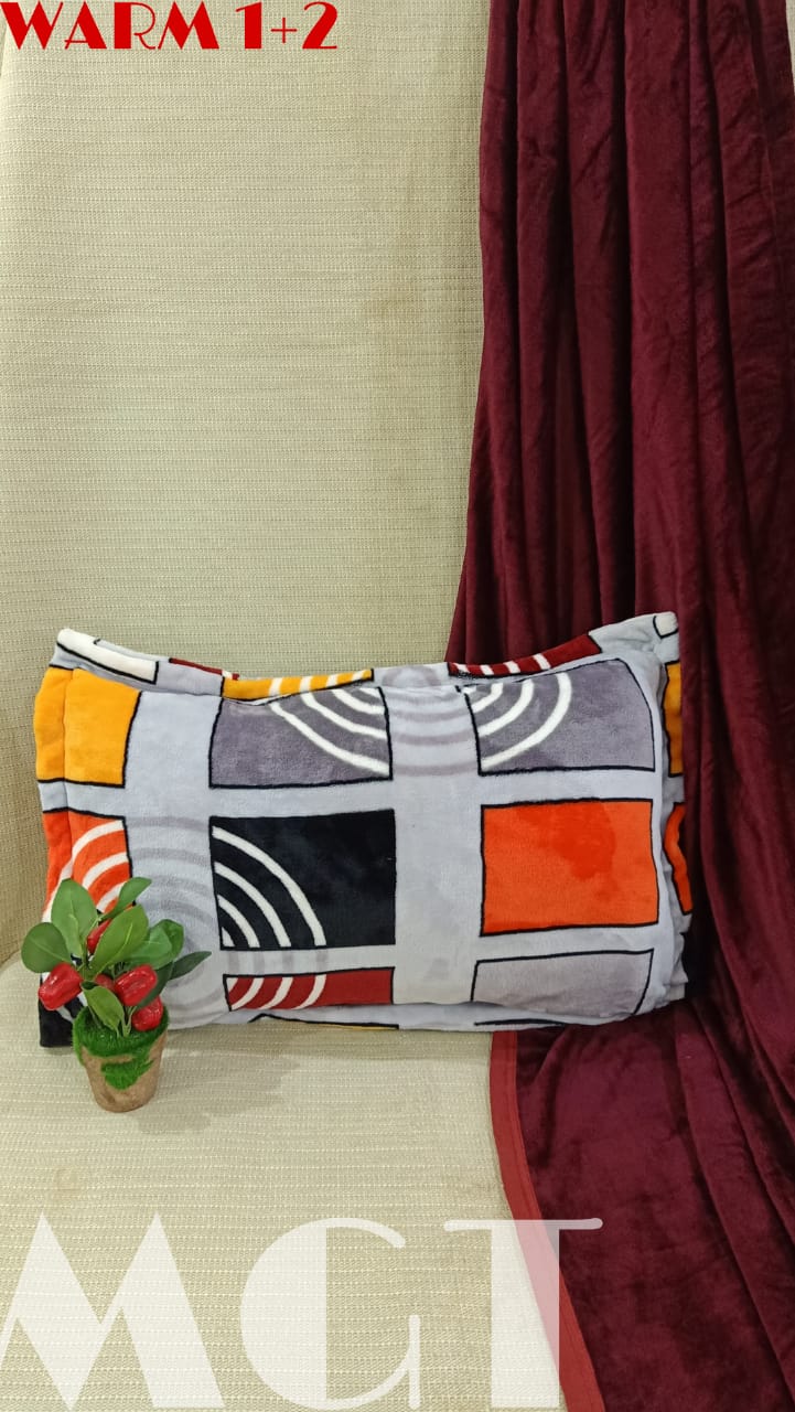 Plain Bedsheet with Printed Pillow Covers