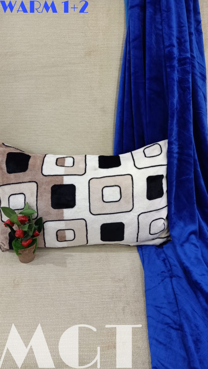 Plain Bedsheet with Printed Pillow Covers