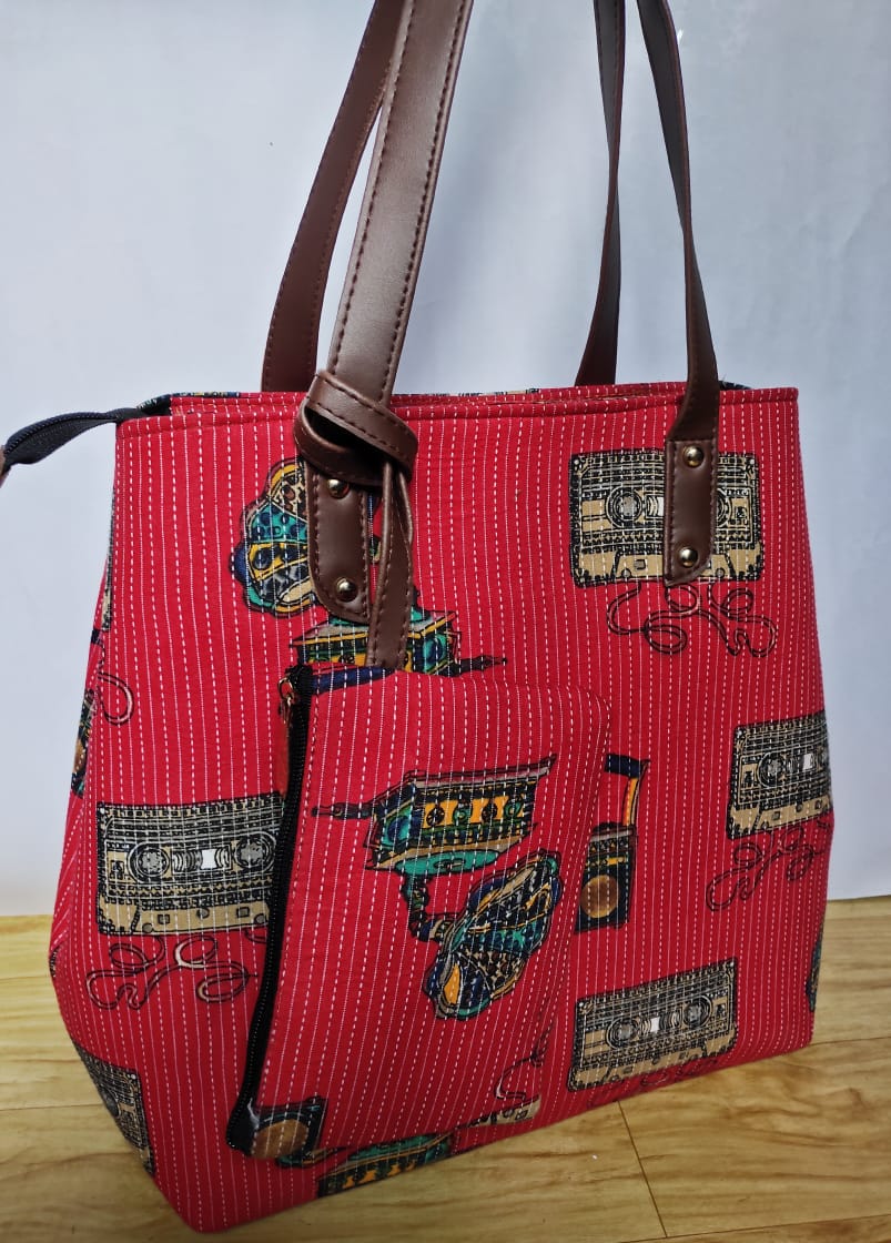 Traditional Handbag with Mobile pouch