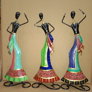 Dancing dolls set of 3