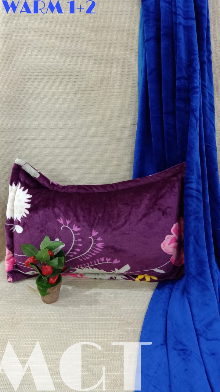 Plain Bedsheet with Printed Pillow Covers
