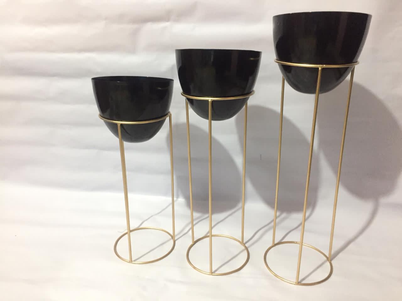 Pot holder with pots