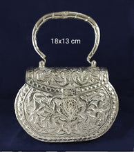 Load image into Gallery viewer, Beautiful Brass Clutches