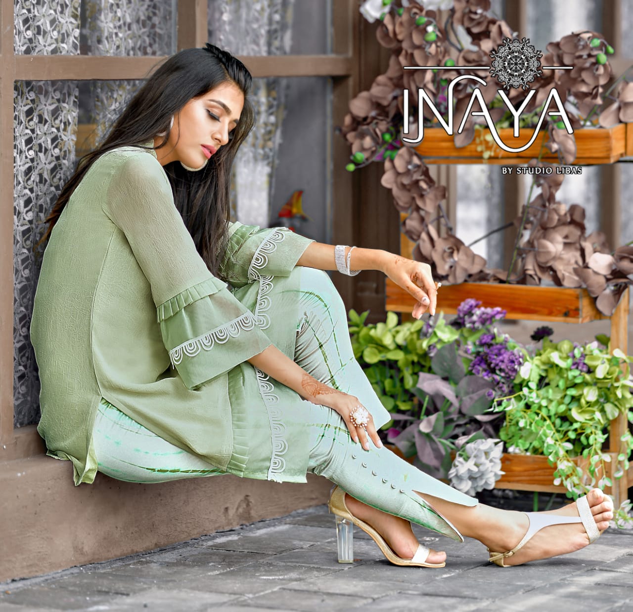 Inaya Designer long Tunic with classy embroidery front and sleeves pai   wwwsoosicoin