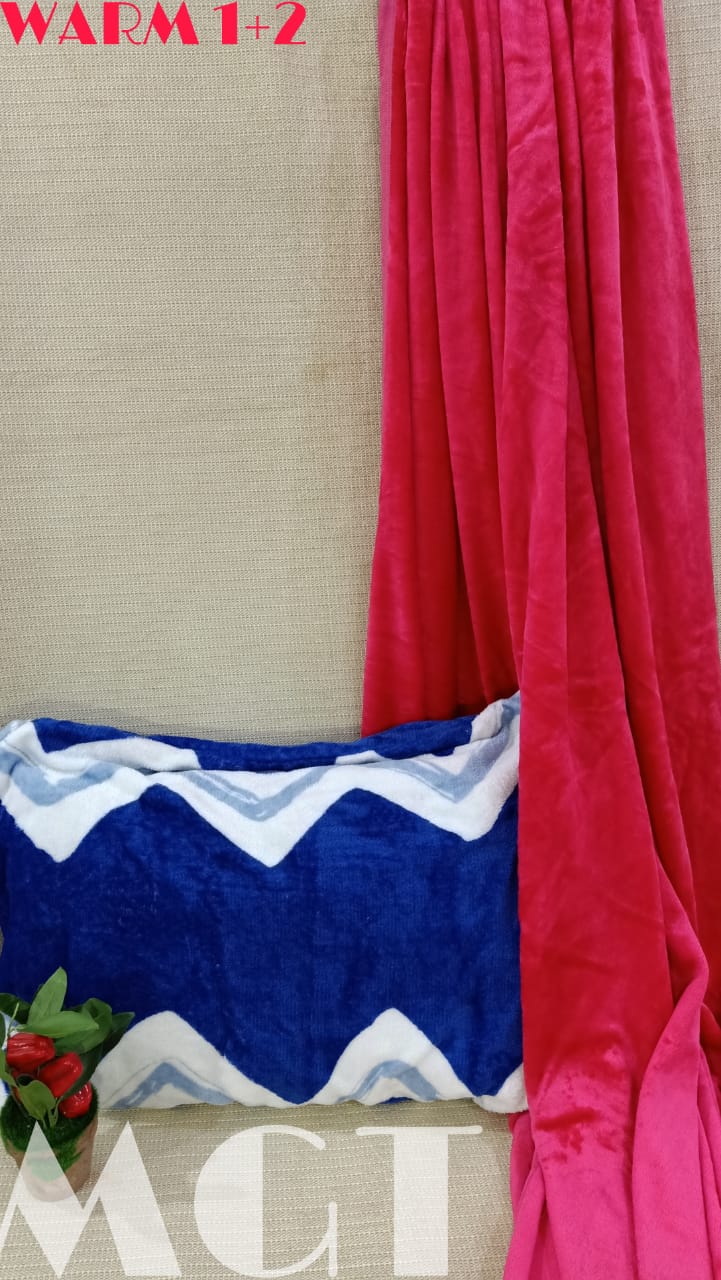 Plain Bedsheet with Printed Pillow Covers