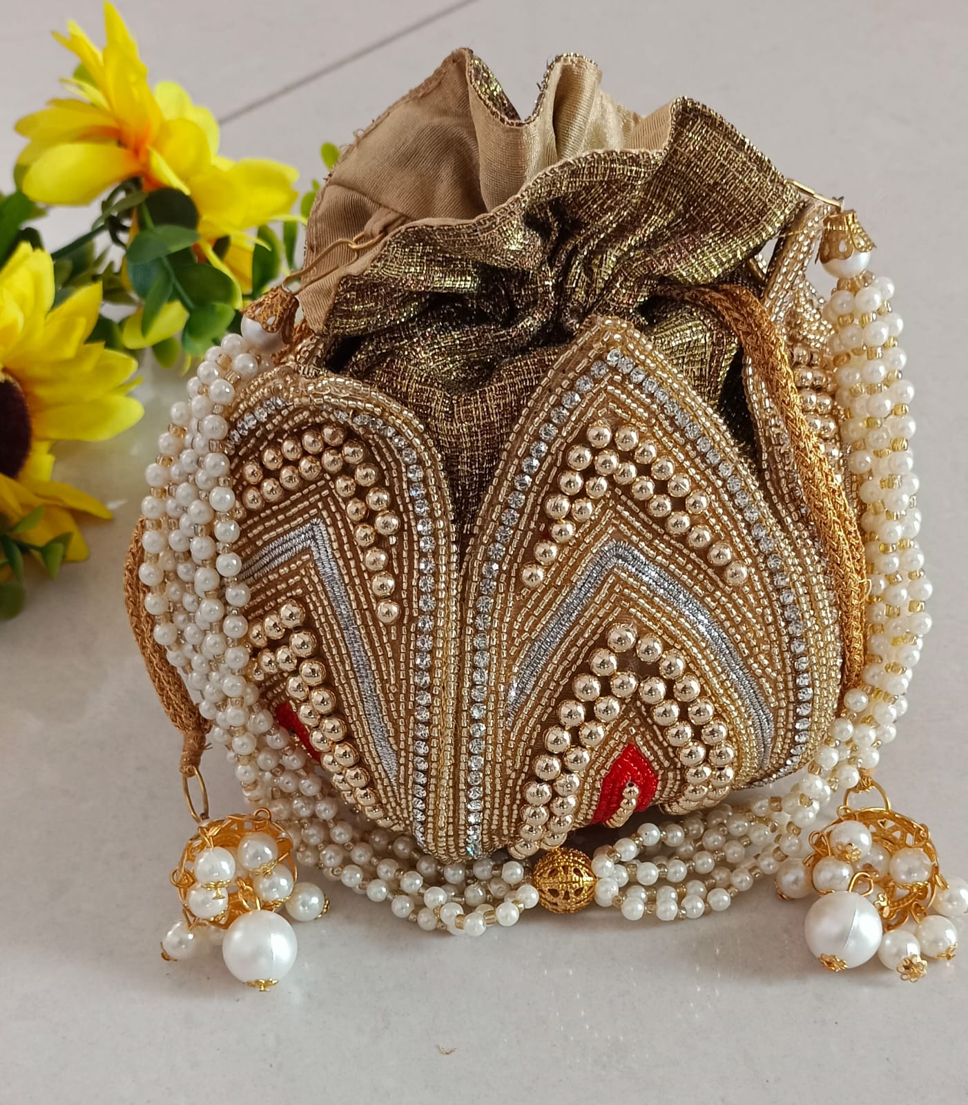 Lotus Potlis