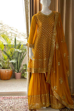 Load image into Gallery viewer, Beautiful Chinnon Short Anarkali with Garara