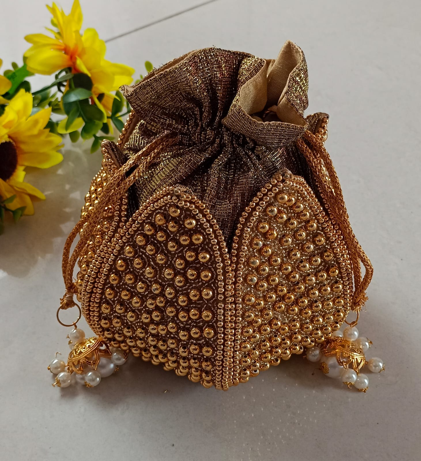 Lotus Potlis