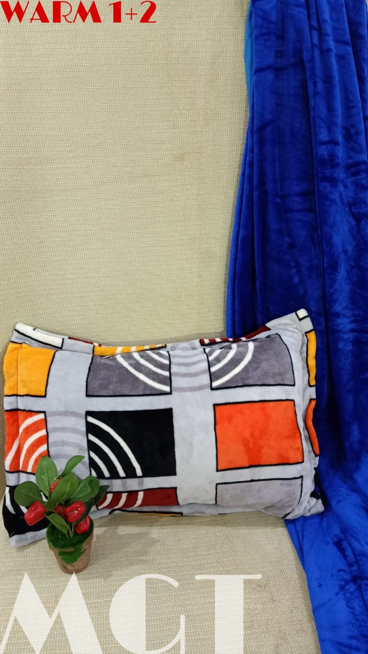 Plain Bedsheet with Printed Pillow Covers