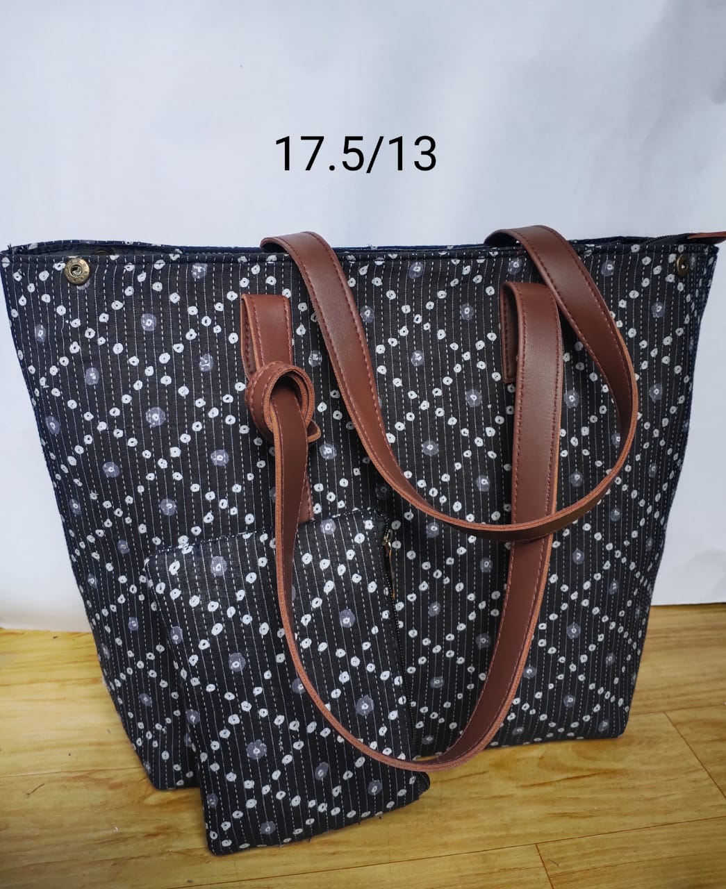 Traditional Handbag with Mobile pouch