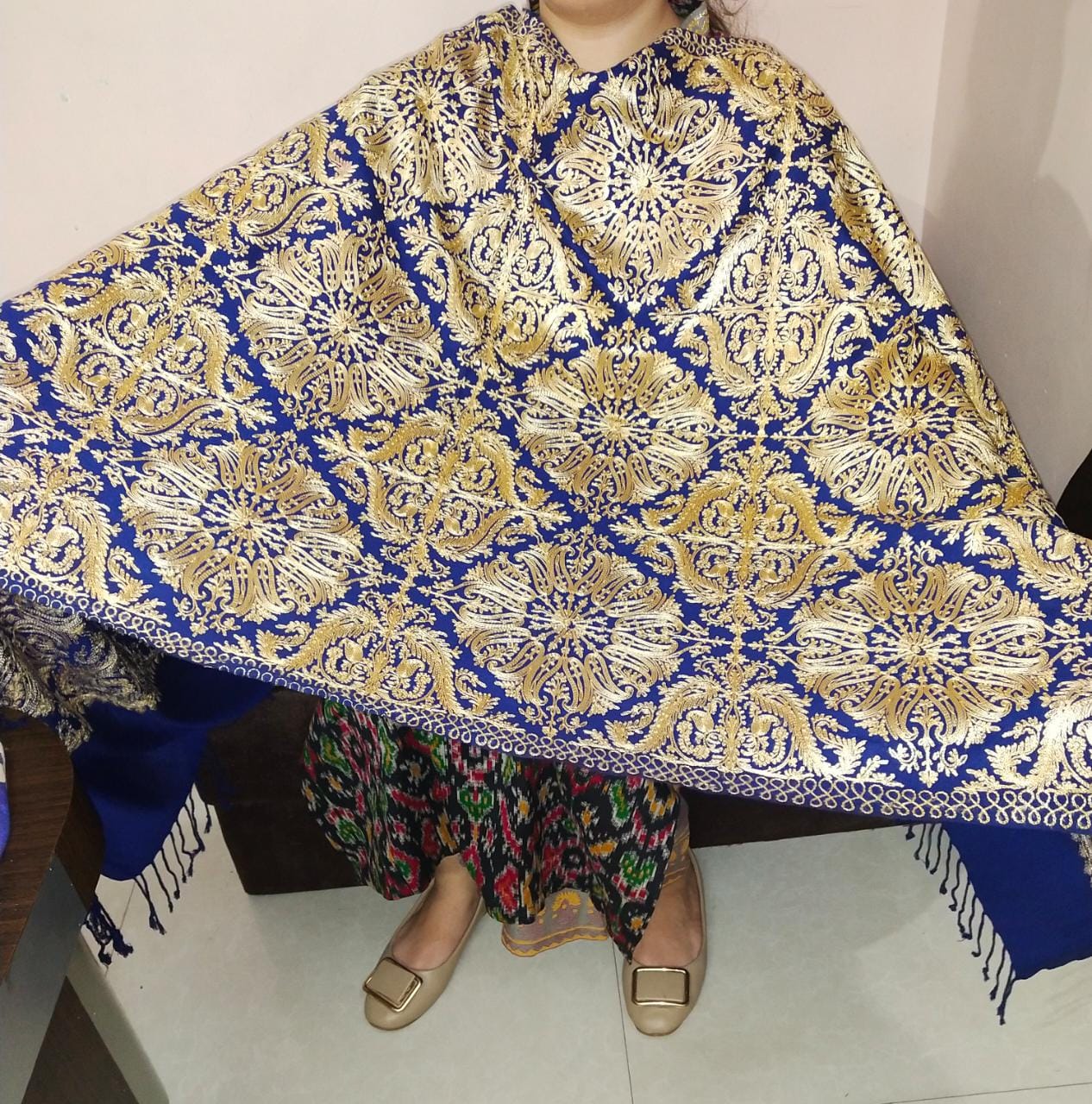 Unisex Stoles with Kashmiri Aari Work(Pashmina)