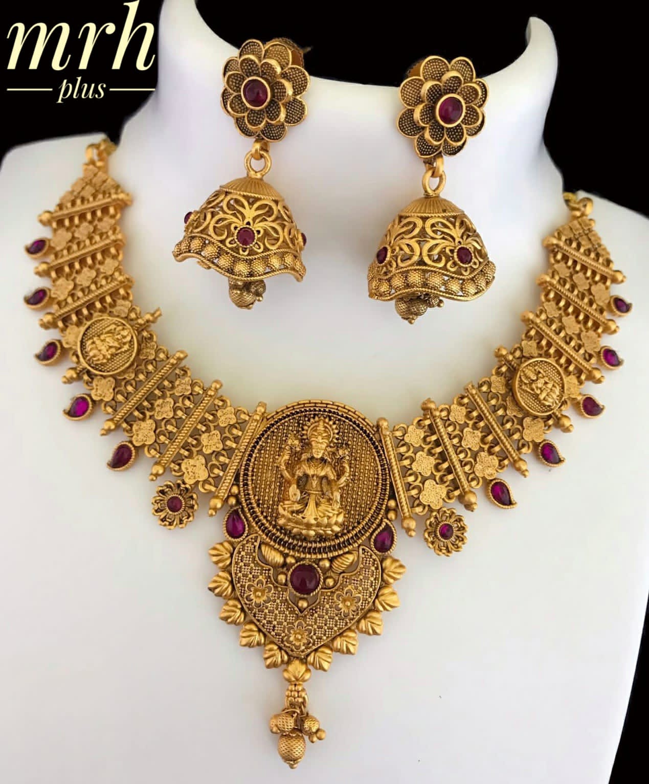 Beautiful Antique Necklace Sets