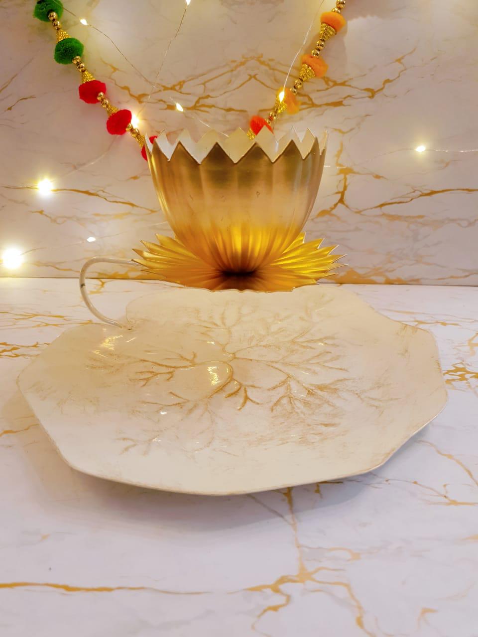 Metal platter with Tealight Holder plus Gift Hamper